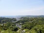 衣張山山頂から望む、海や鎌倉の三方を囲む山並み
