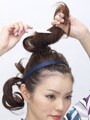 ボリュームを出すように中間から根元、毛先から根元と