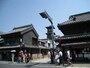 時の鐘入口交差点。写真右が豆腐屋の近長、左が熊重酒店。