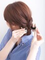 毛先が出てこないようにキレイに２つ折りにするとよい