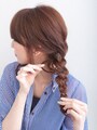 毛束をおさえながらくずす