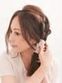 耳後ろでとめるとバランスが良い