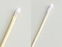 コットンスティックの作り方3：左／薄めに巻いたコットンスティック、右／厚めに巻いたコットンスティック