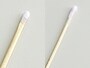 コットンスティックの作り方3：左／薄めに巻いたコットンスティック、右／厚めに巻いたコットンスティック