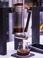  スチームパンクでコーヒーを抽出中。
