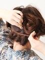 最後に左上の三つ編みを巻きつける
