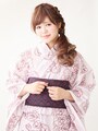 ピンクの浴衣に渋い柄の帯を合わせて大人っぽく！