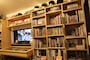 バイク書籍専用の図書館と形容していい品揃え。