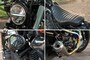 オリジナルのコブラシート、サイドマウントされたメーター、LEDヘッドライト、チタン製メガホンマフラーでレーシングチョッパー風に。