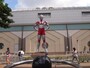 空に飛び出しそうなウルトラマン