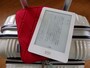 電子書籍リーダー「Kobo Glo」。読みたい本をたっぷりダウンロードしておけば、移動中の楽しみが増えます