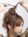 小分けにして逆毛をたてるとボリュームアップする