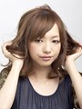 握るようにつける