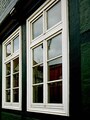 クラシックな洋館の緑色の外壁