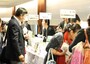 沢山の人で賑わう会場