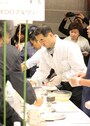 実際チーズを作っている生産者さんから直接話が聞けるのも、このイベントの魅力です。写真は、大分の湯布院でチーズを作っている、うらけんチーズ工房の浦田健治郎さん。