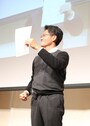 金賞及び外国人審査員賞の受賞を喜ぶ、広島、三良坂フロマージュの松原さん