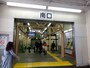 北口は大久保通り沿いにある