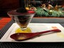 なめらかなショコラのガナッシュ ビタークッキーでコーティングしたカカオのソルベと共に