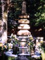 源頼朝の墓
