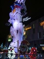 ガンダム立像の足元