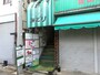 お店は二階になる