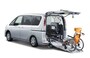 日産セレナのセカンドシートが電動で乗降