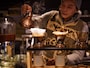 コーヒーをドリップする和田剛さん
