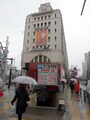 下りて行くのはちょっと怖そうな入口