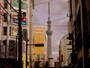 スカイツリーを背にして路地を入る