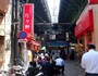 上野駅側からくるとこんな風景。道に椅子とテーブルが出ている