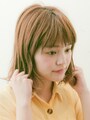 こめかみ辺りからとかすようにつける