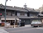 「志”まんやき」のノボリが立っている