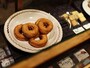 手づくりのシンプルなドーナツも好評