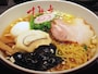隠れファンが多い!?　すみれ「昔風ラーメン（930円）」（2014年1月5日撮影）