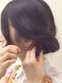ピンで4～5カ所留めてシニヨンを作る