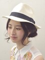 顔周りの毛束でラフ感を演出