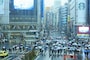 渋谷スクランブル交差点、雨の風景