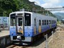 勝山に到着したえちぜん鉄道の電車