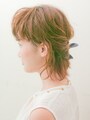 後れ毛を耳にかけてすっきり
