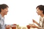 食事中の夫婦