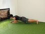 体幹トレーニングで腹筋を鍛える お腹をへこます筋トレ プランク：頭から踵までを一直線に