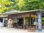 大池のほとりにある三溪園茶寮。昭和28年から代々続く食事処です（2015年7月29日撮影）