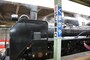 発車直前に汽笛を鳴らすSL