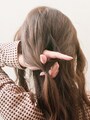 指を通します
