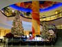 横浜ベイホテル東急1階ロビーに大小2本のツリーが登場（2015年11月11日撮影）