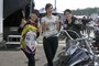 女性ライダーのためのハーレーサイト『L's HARLEY』で一緒に活動するラジオDJのトムセン陽子さん（中央）とシンガーソングライターのトモチンさん（左）とブルースカイヘブンにて。「いつか3人で一緒に走りに行きたい！」