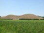 遊歩道が囲む武蔵の国で最大の前方後円墳、二子山古墳