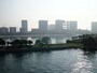 逆光に浮かび上がるフジテレビ