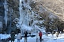 約30メートルの岩肌がキャンバスとなる三十槌の氷柱